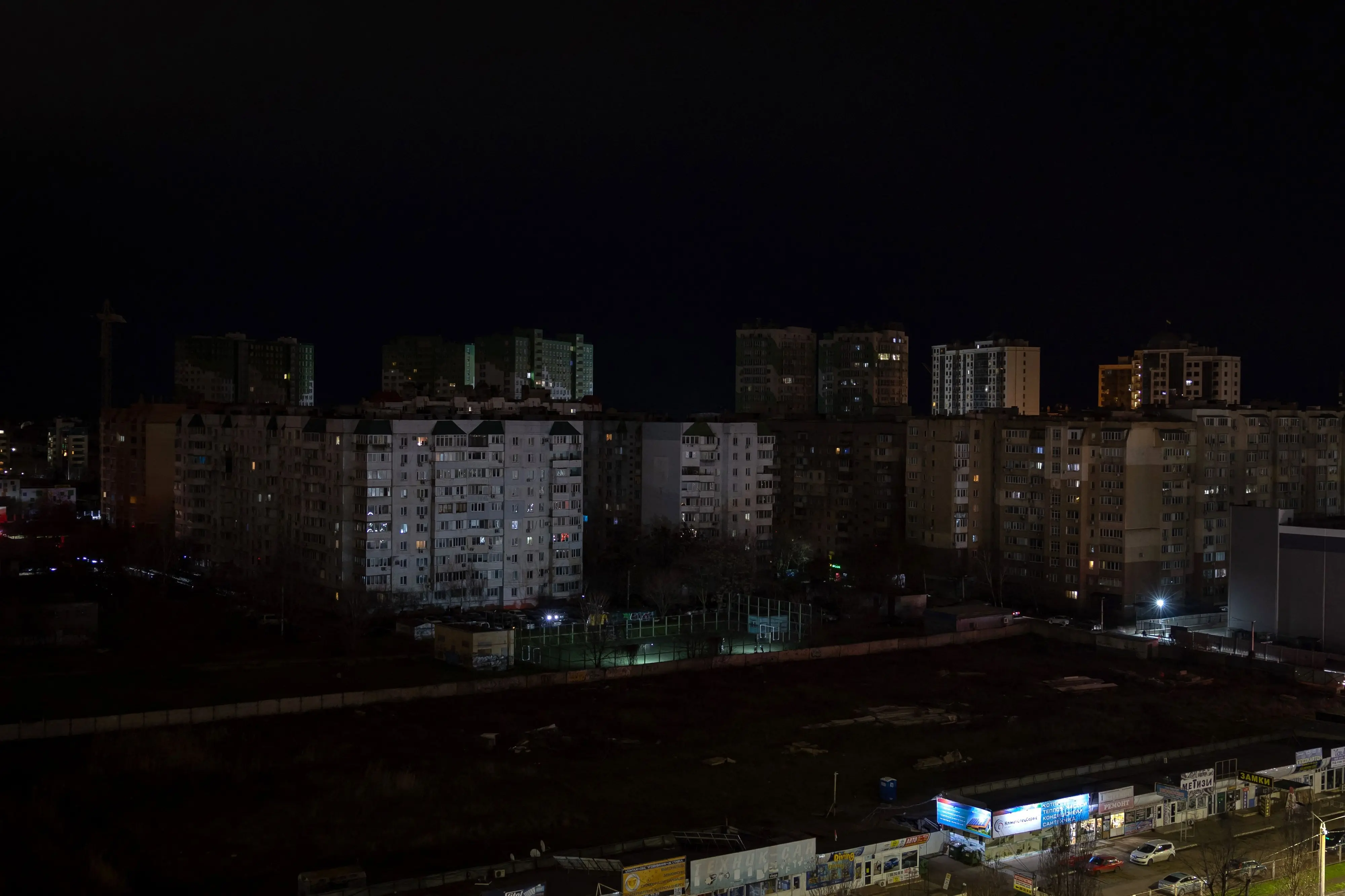 This photograph shows residential buildings in the southern city of Odesa, where some neighborhoods are without power on December 22, 2025, following missile and drone attacks on Ukrainian energy infrastructures | Photo: AFP
