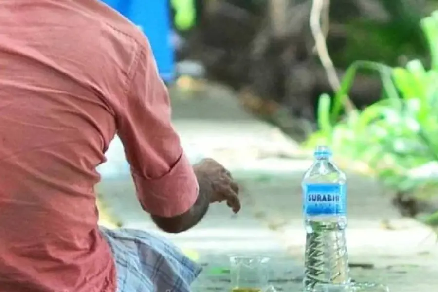 മദ്യലഹരിയിൽ വഴിയിൽ കിടന്നുറങ്ങി, പറമ്പിൽ തീപടർന്നു; പൊള്ളലേറ്റ് യുവാവ് ചികിത്സയിൽ
