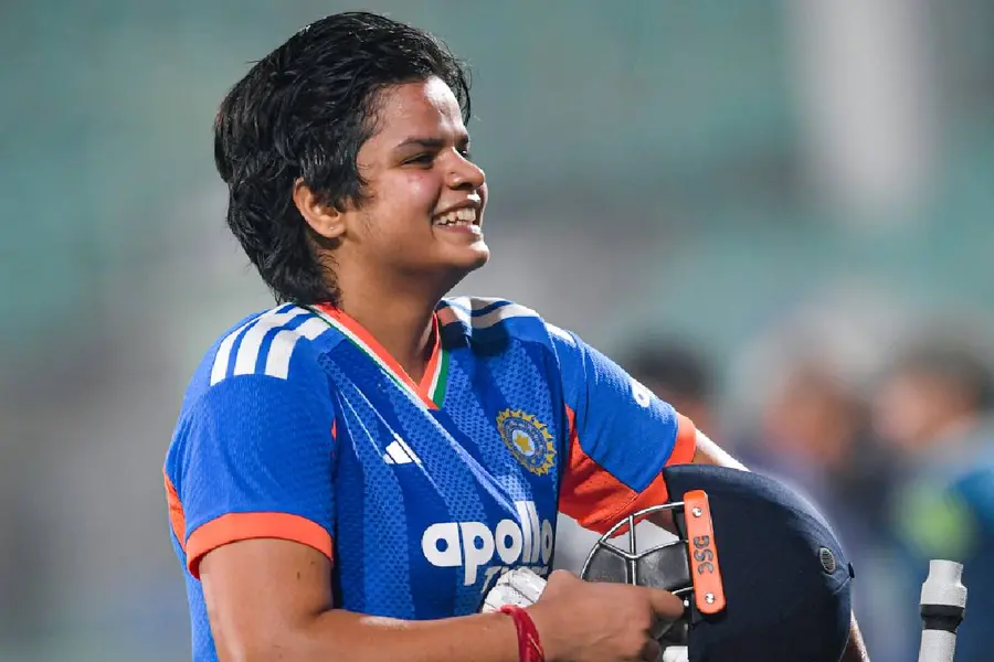 ഷൈനിങ്‌ ഷെഫാലി; ശ്രീലങ്കയ്ക്കെതിരായ രണ്ടാം ട്വന്റി 20 യിൽ ഇന്ത്യയ്ക്ക് ഏഴുവിക്കറ്റ് ജയം