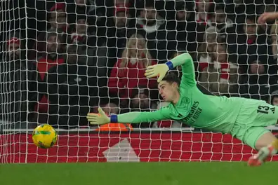 Kepa Arrizabalaga penalty heroics send Arsenal to League Cup semis after shootout win vs Palace