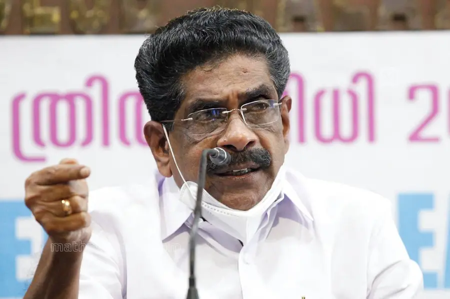 ലീഡറെയും എന്നെയും അകറ്റാൻ ചിലർ ശ്രമിച്ചു, പേരുകൾ അദ്ദേഹം എന്നോട് പറഞ്ഞിട്ടുണ്ട് - മുല്ലപ്പള്ളി