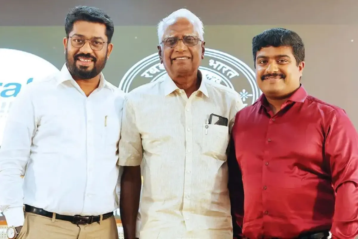 Joseph Lijo and Mithun Pullumettil with KV Dayal (centre). | Photo: Arranged