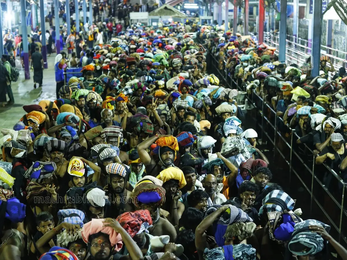 Pilgrims waiting for darshan at the large queue complex at Sabarimala | Photo: Ajith Shankaran / Mathrubhumi