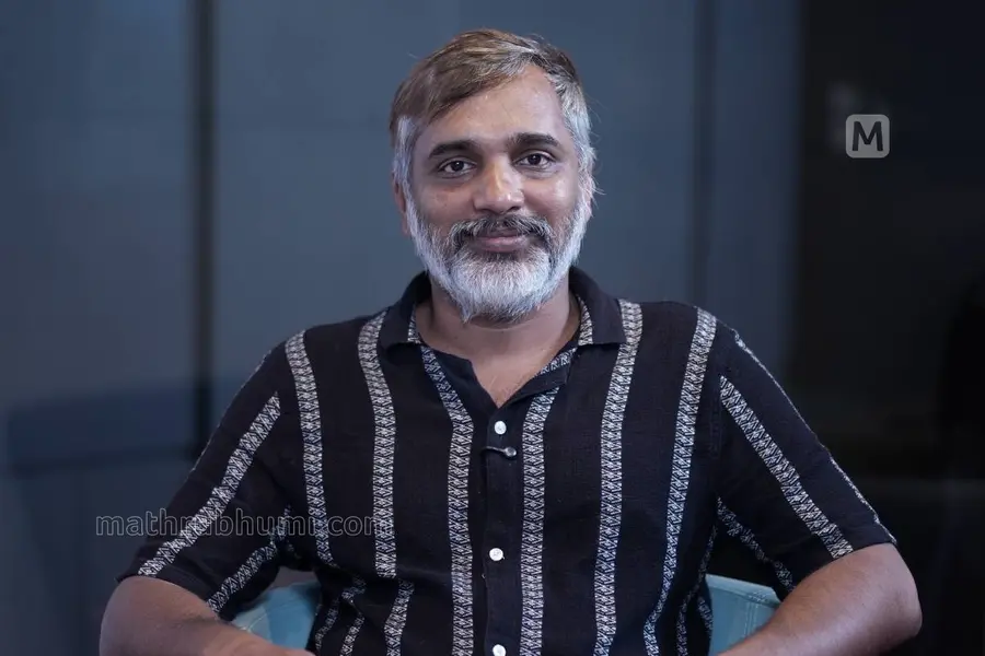 ഉമേഷ് വള്ളിക്കുന്നിനെ പോലീസിൽനിന്ന് പിരിച്ചുവിട്ടു; ’നിരന്തര അച്ചടക്ക ലംഘനം’