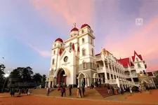 അഞ്ച് നൂറ്റാണ്ടിന്റെ പൈതൃകമുള്ള വെട്ടുകാട് പള്ളിയിലെ തിരുന്നാൾ പതിനായിരങ്ങളുടെ ആഘോഷമാണ്