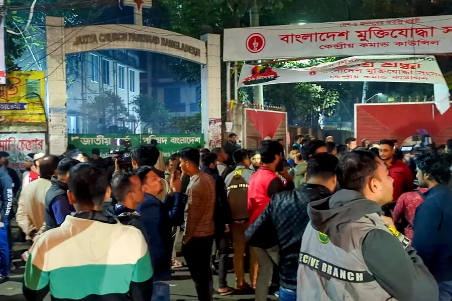 ധാക്കയിൽ സ്ഫോടനം, ഒരാൾ കൊല്ലപ്പെട്ടു; ഫ്ലൈ ഓവറിൽനിന്ന് സ്ഫോടക വസ്തുക്കൾ വലിച്ചെറിഞ്ഞു