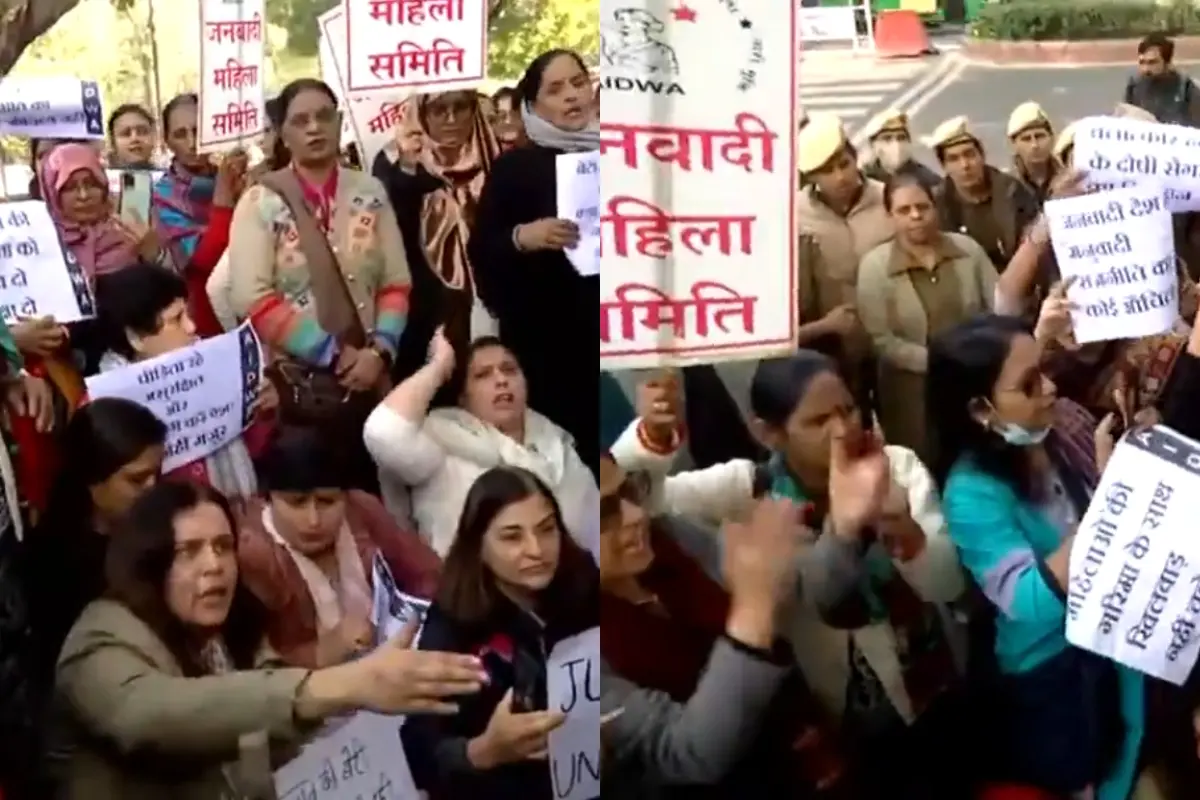 Screen grab from the vido of activists protesting outside the Delhi HC | ANI