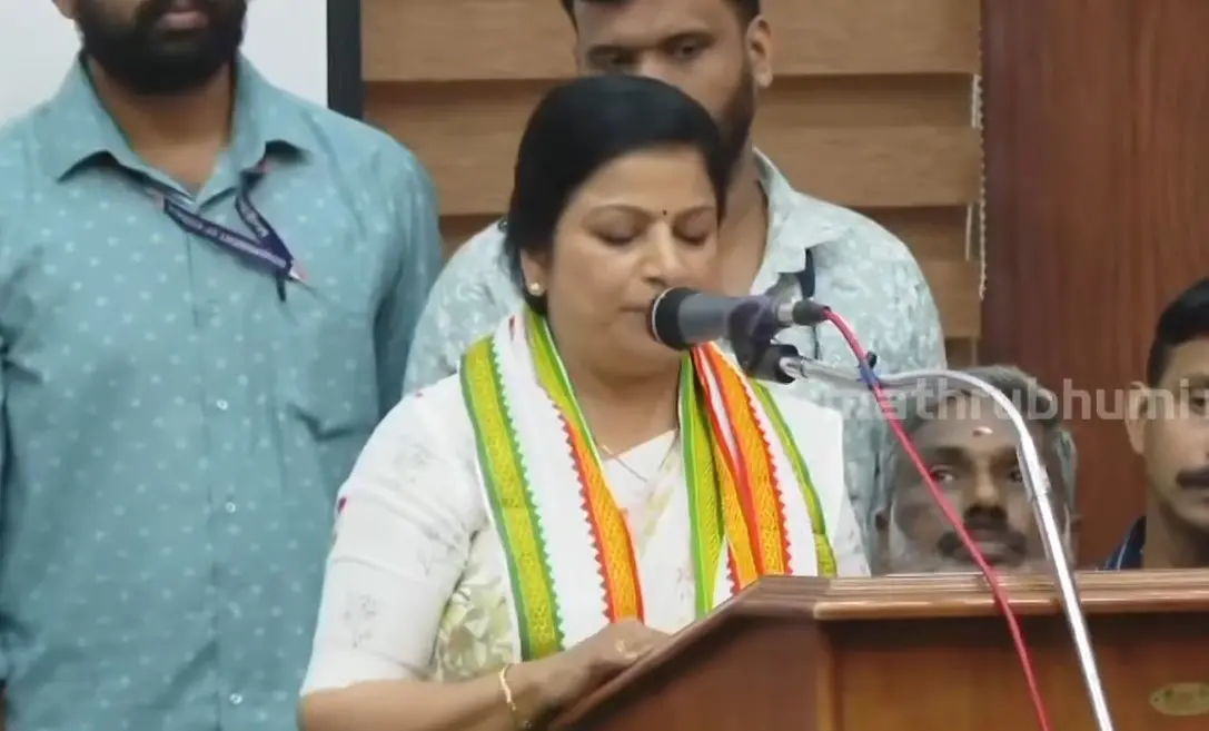 Dr Niji Justin taking oath as Thrissur Mayor