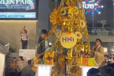 Chaos in Indore! Right-wing activists rip down Christmas tree | WATCH