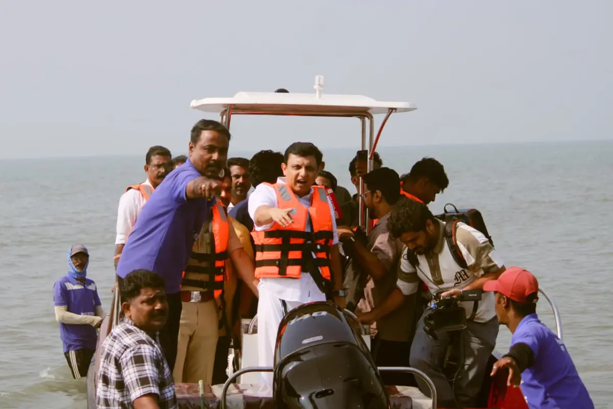 കോഴിക്കോട്-ബേപ്പൂർ സ്പീഡ് ബോട്ട് സർവീസിന്റെ ഉദ്ഘാടനയാത്ര