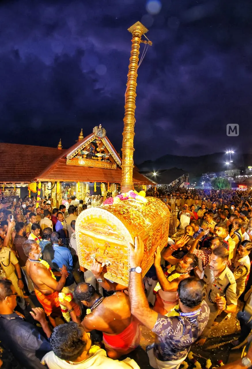 ശബരിമല സന്നിധാനത്ത് എത്തിയ തങ്കയങ്കി ഘോഷയാത്ര | ഫോട്ടോ: സാജൻ വി. നമ്പ്യാർ