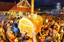 തങ്കയങ്കി പ്രഭയിൽ ശബരീശന് ദീപാരാധന; ഇന്ന് മണ്ഡലപൂജ