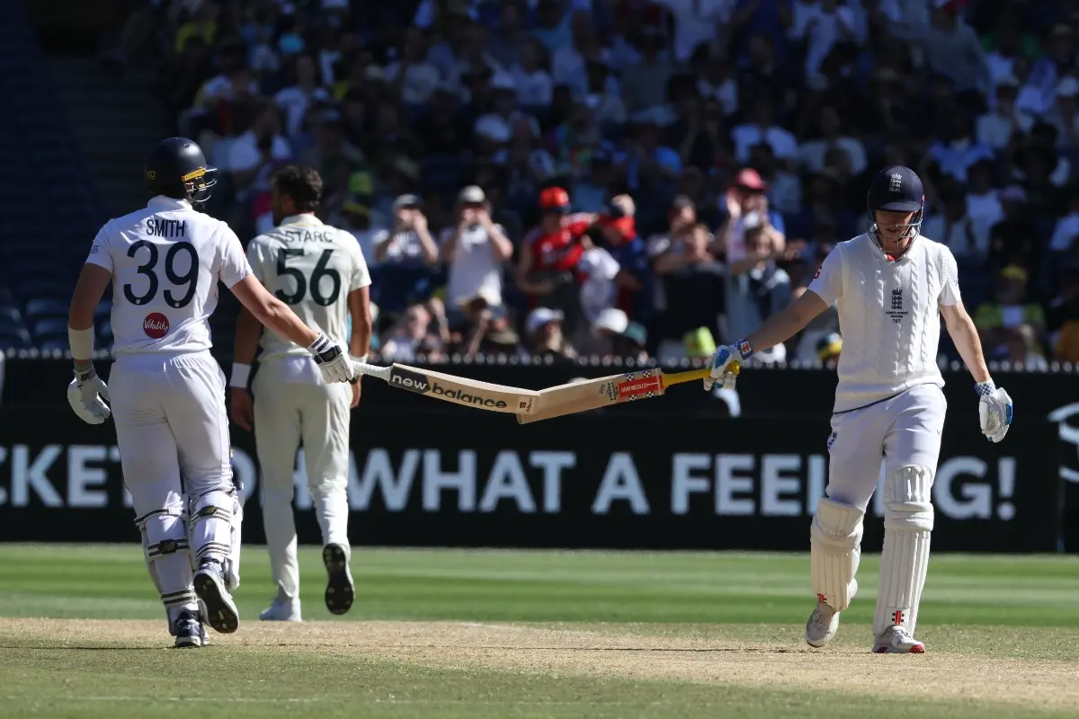 England's Jamie Smith, left and Harry Brook | Photo: AP