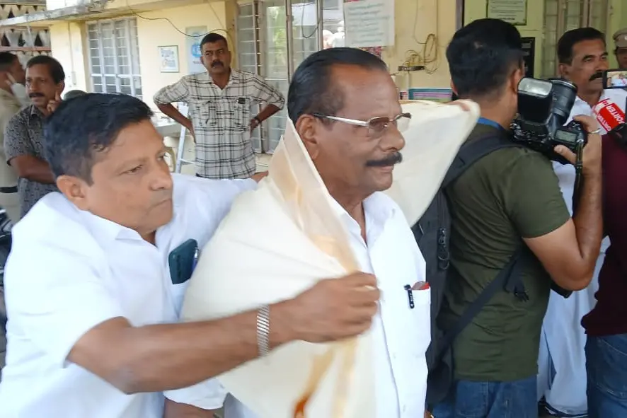 കുമരകം പഞ്ചായത്തിൽ ബിജെപിയും കോൺഗ്രസും ഒന്നിച്ചു; സ്വതന്ത്ര അംഗം എ.പി ഗോപി പ്രസിഡന്റ്