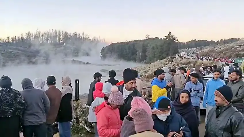 Tourists throng as the temperature drops in Talakunda in Ooty | ANI