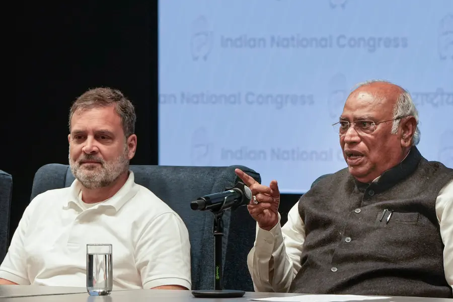 Congress President Mallikarjun Kharge, right, and party leader Rahul Gandhi