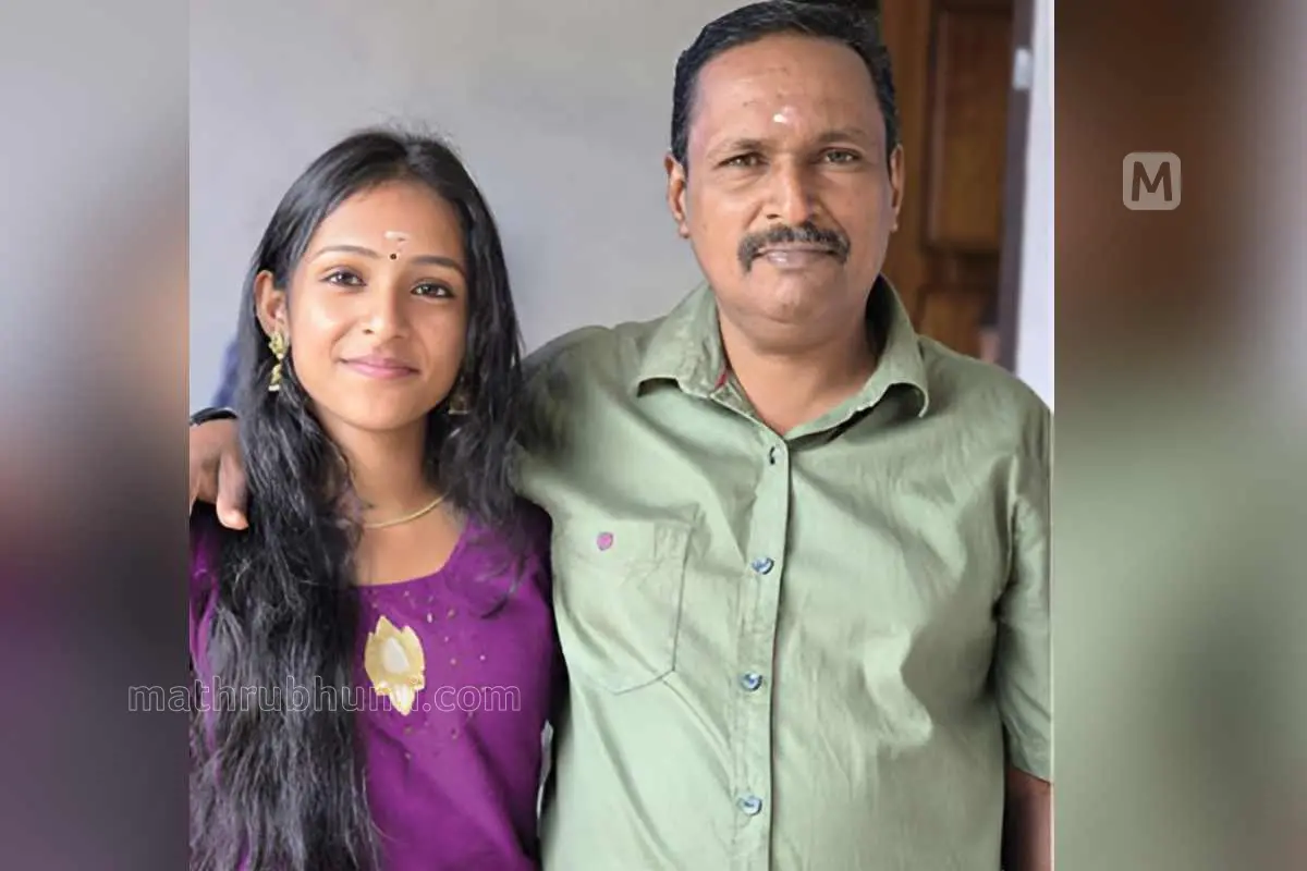 അമൃത അച്ഛൻ പ്രദീപ് ജി. കുറുപ്പിനൊപ്പം
