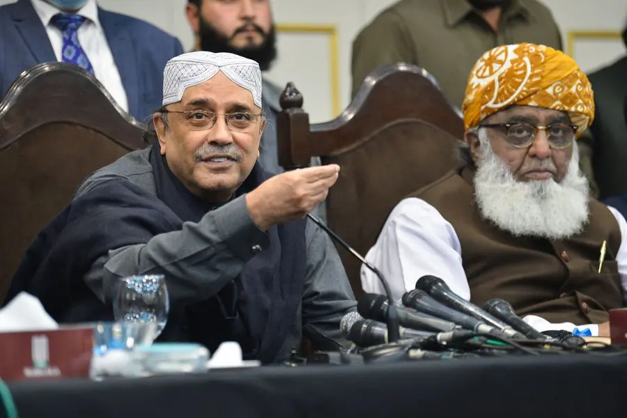 Asif Ali Zardari (L) speaks next to Fazlur Rehman (R)