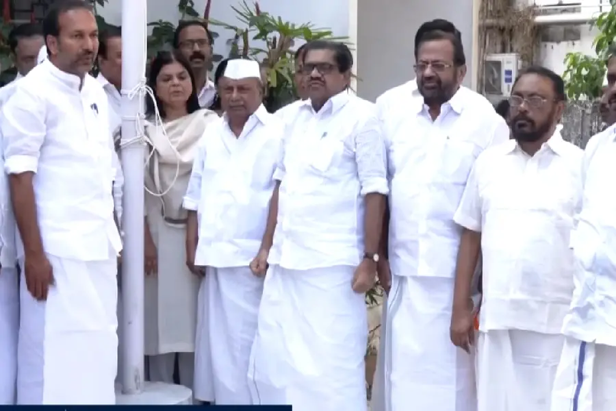 ‘Jana Gana Mana’ blunder AGAIN: Congress workers mispronounce national anthem in Kerala | VIDEO