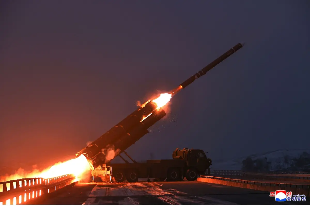 This photo provided by the North Korean government, shows what it says a test of a long-range strategic cruise missile in the Yellow Sea off North Korea Sunday, Dec. 28, 2025 | Photo: AP