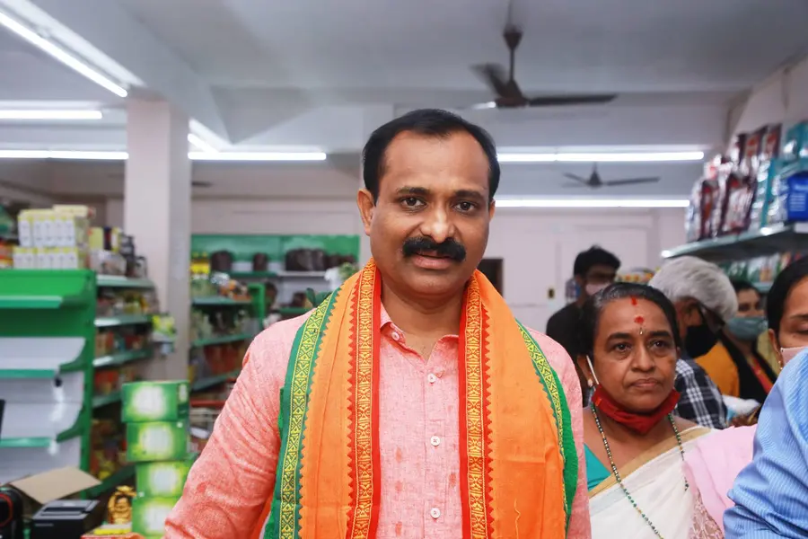 പ്രശാന്ത്-ശ്രീലേഖ തർക്കം: അന്വേഷണം വാടകക്കൊള്ളയിലേക്ക്, വാടകക്കാരെ പൂട്ടാൻ രാജേഷ്