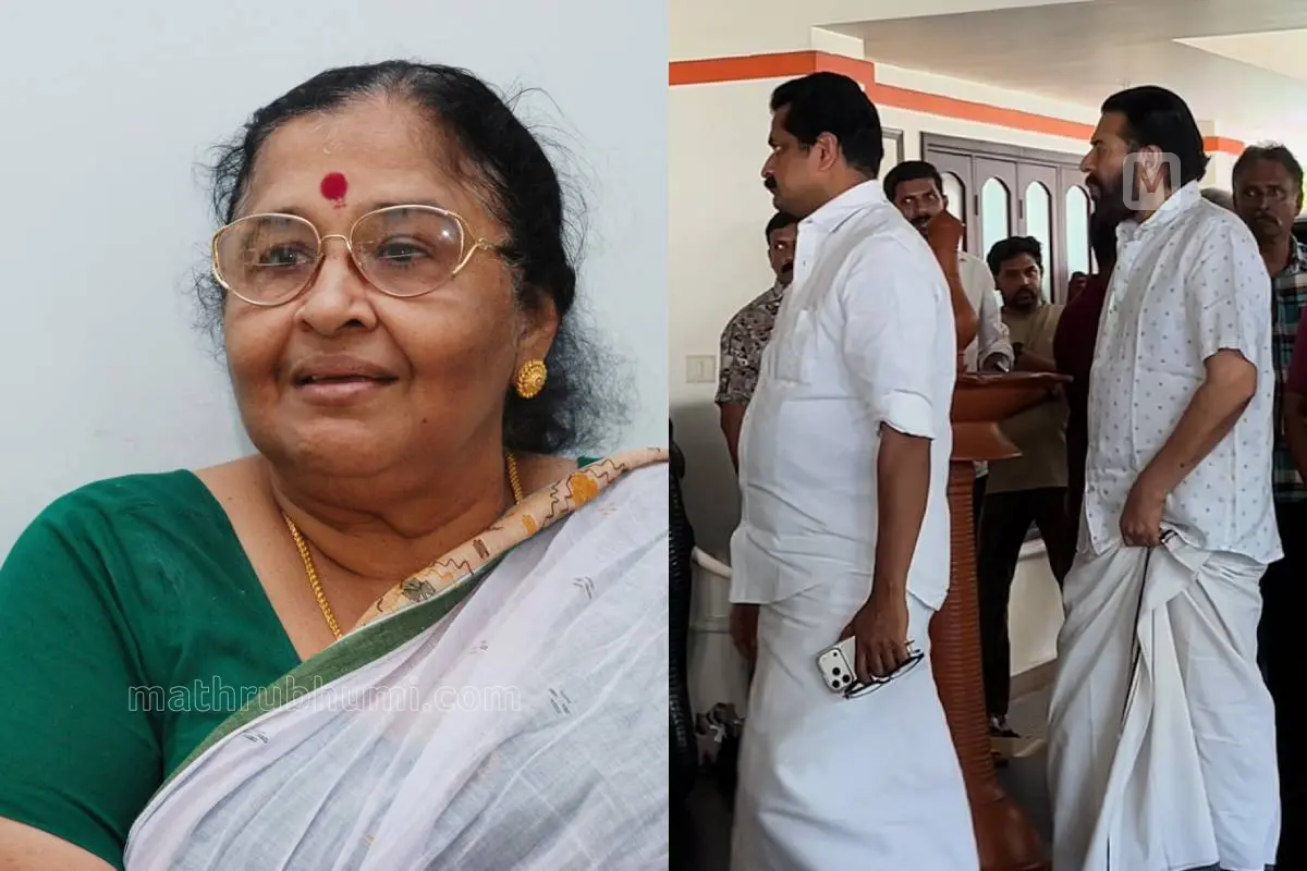 Mohanlal's mother Santhakumari, actor Mammootty (Photo: Mathrubhumi)