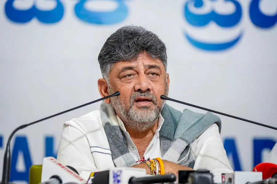 'ഞങ്ങൾക്ക് കേരളീയരെ ആവശ്യമില്ല'; വിവാദ പരാമർശത്തിൽ വിശദീകരണവുമായി DK ശിവകുമാർ