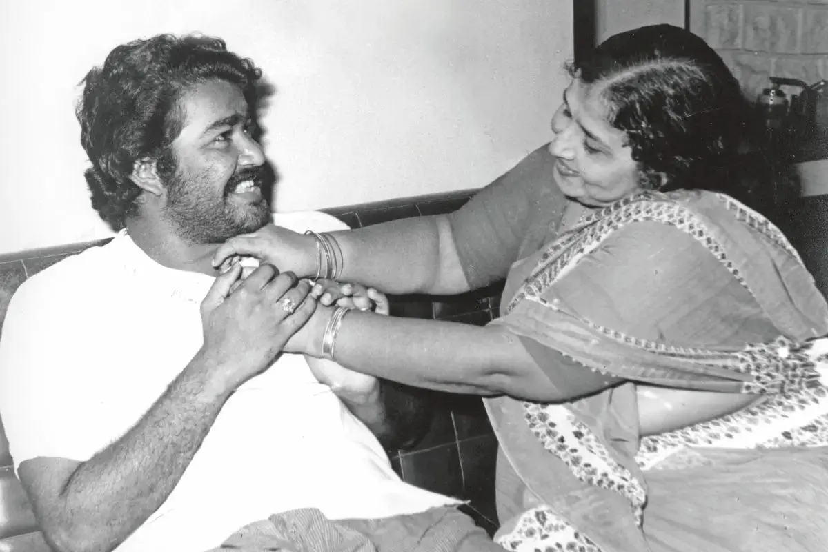 Mohanlal and his mother Santhakumari Amma | Photo: Archives