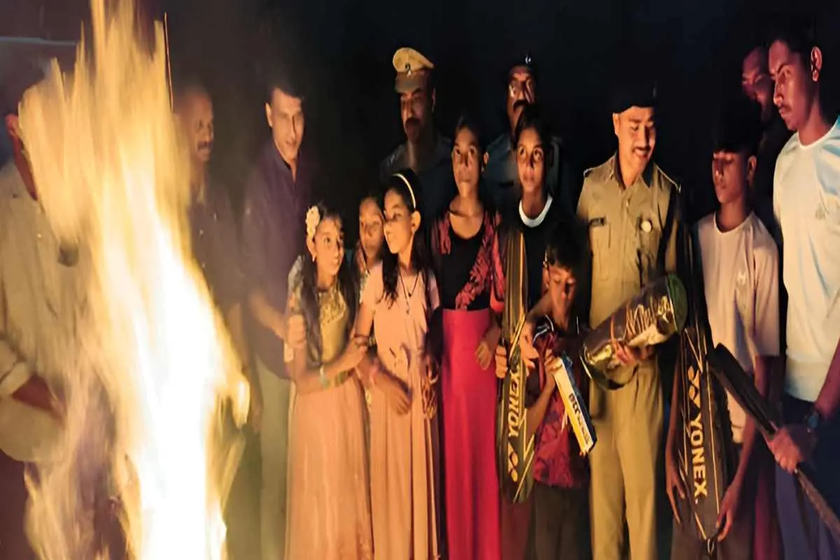 പന്നിപ്പാട് ഉന്നതിയിൽ നടന്ന പോലീസിന്റെ പുതുവത്സരാഘോഷത്തിൽനിന്ന്