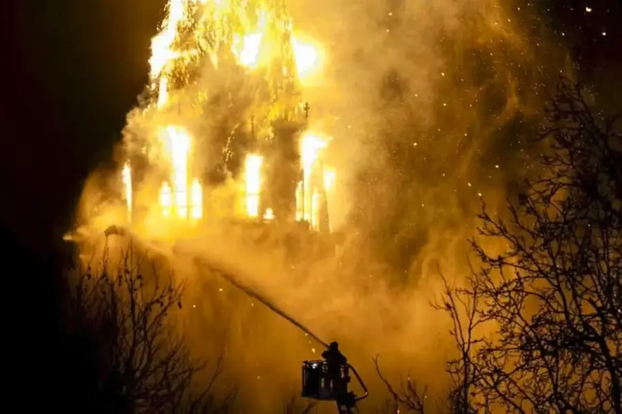 Historic Vondelkerk burns after New Year celebrations; Church tower collapses in Amsterdam