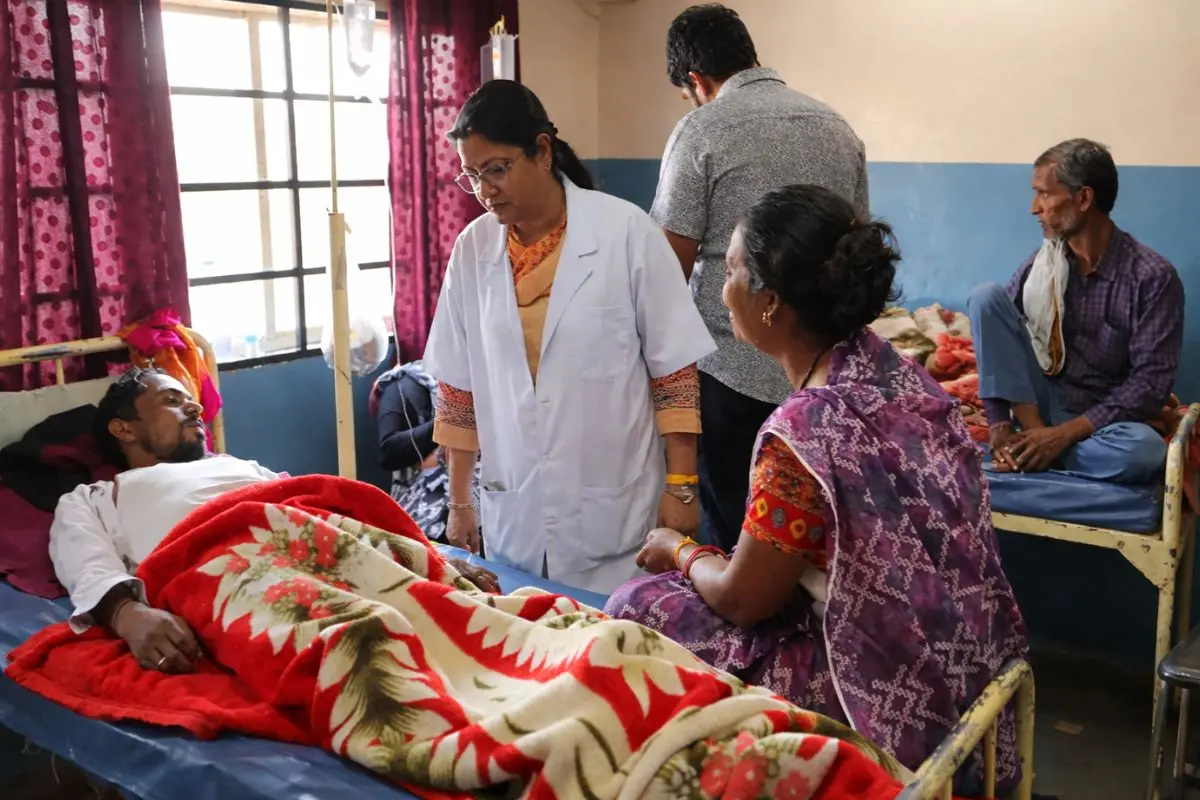 Patients receive treatment at a hospital in Indore after hundreds fell ill from suspected contaminated drinking water in the Bhagirathpura area.