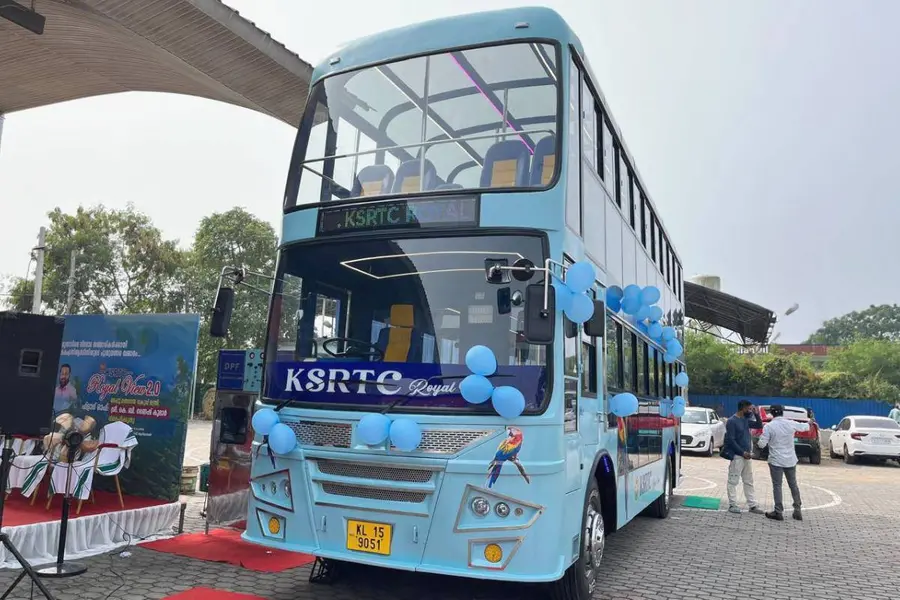 വാക്ക് പാലിച്ച് ഗതാഗതമന്ത്രി; മൂന്നാറിൽ ചുറ്റി കറങ്ങാൻ രണ്ടാമത്തെ ഡബിൾ ഡെക്കർ ബസും എത്തി
