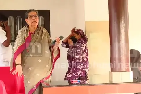 'നിറം പോരാ, പഠിപ്പില്ലെന്ന് പറഞ്ഞ് തലാഖ് ചൊല്ലി, വീട് പൂട്ടി ഭർത്താവ് മുങ്ങി'- പരാതി