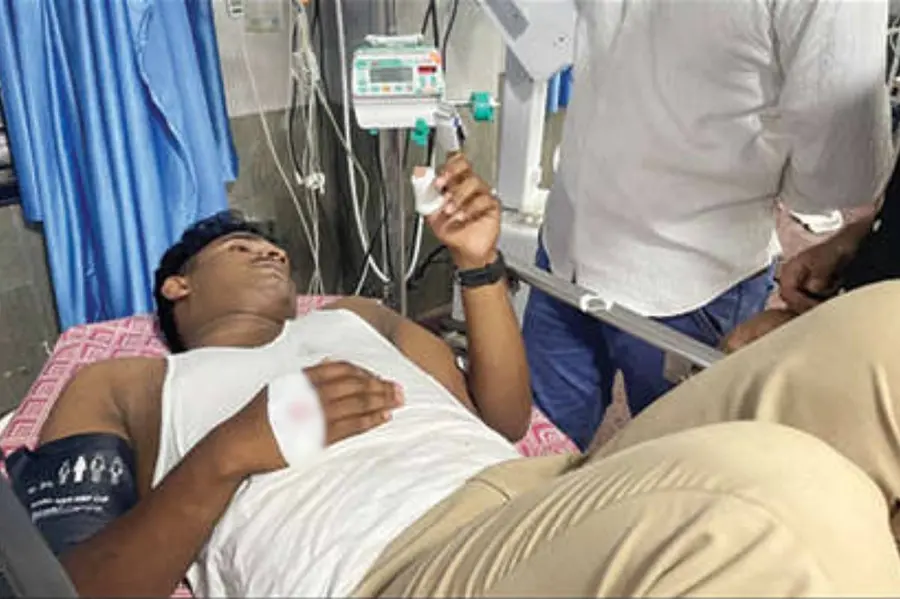 ചികിത്സയിലിരിക്കെ രോഗി അക്രമാസക്തനായി; പിടിച്ചുമാറ്റാനെത്തിയ പോലീസുകാരന് കുത്തേറ്റു