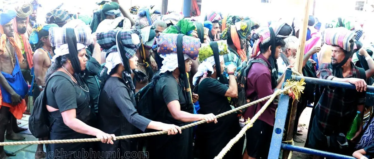 ശബരിമലയിൽ നിന്നുള്ള ദൃശ്യം | ഫോട്ടോ: എസ്. ശ്രീകേഷ് / മാതൃഭൂമി