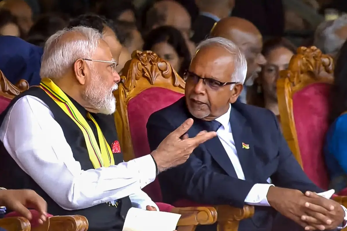 File: Mauritius President Dharam Gokhool (R) with PM Modi | Photo: PTI