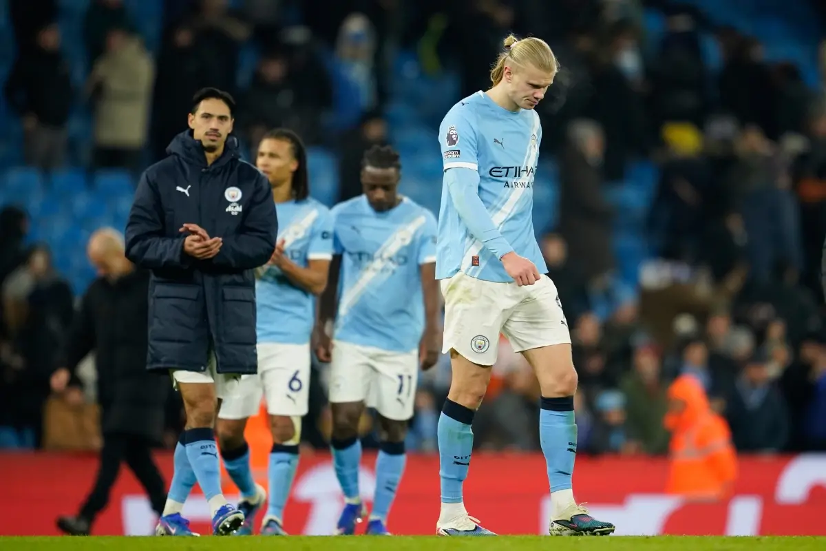 Manchester City's Erling Haaland, right, leaves the pitch after the English Premier League soccer match between Manchester City and Chelsea | Photo: AP