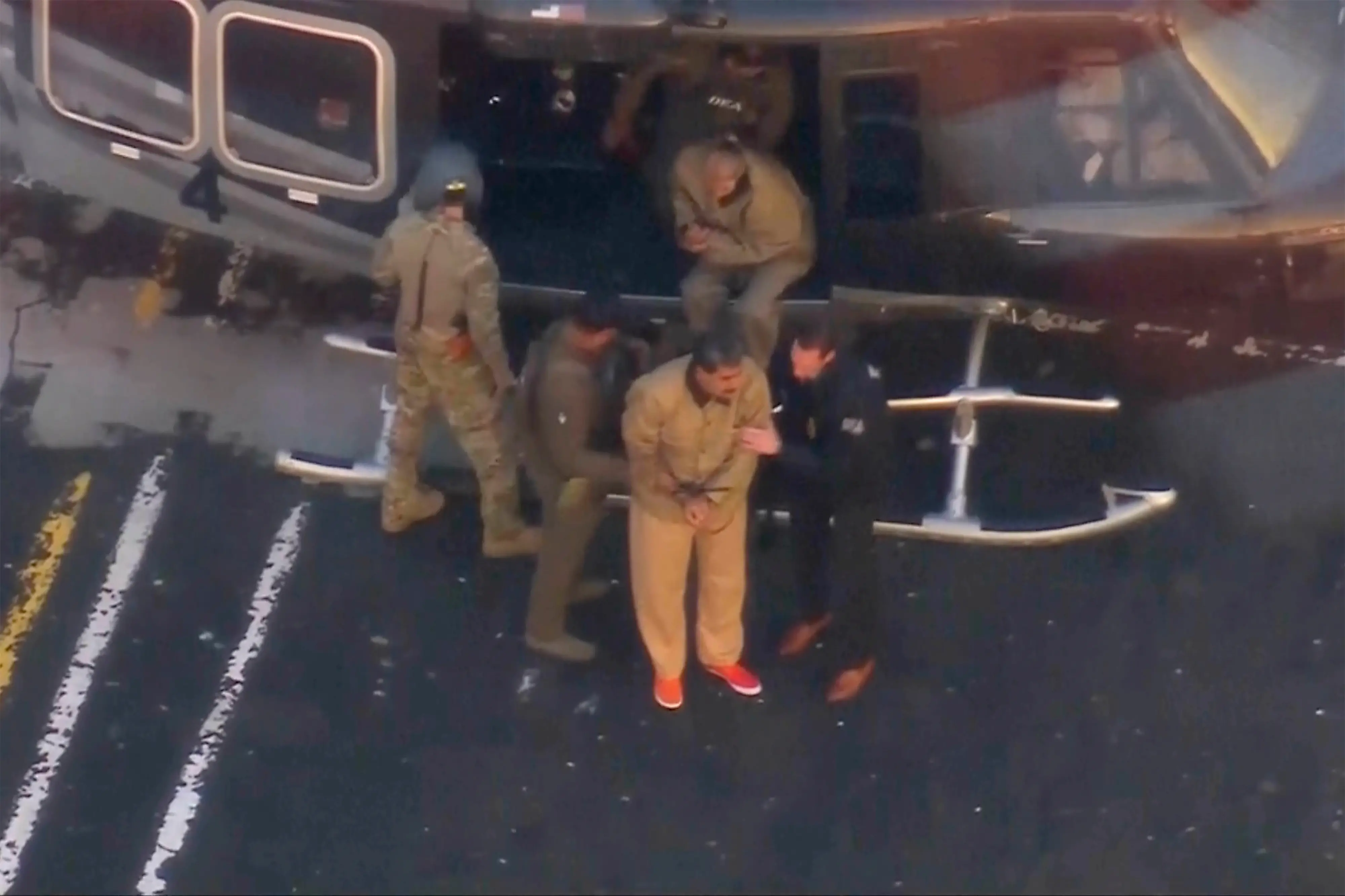 This image taken video shows Venezuelan President Nicolas Maduro getting off a helicopter on his way to Manhattan Federal Court, Monday, Jan. 5, 2026, in New York. | Photo: AP