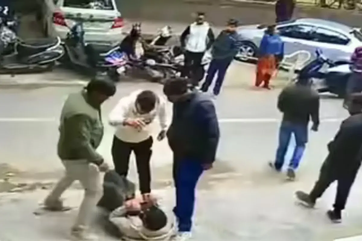 A screengrab from CCTV footage capturing the assault on the gym owner's son in Laxmi Nagar, Delhi.