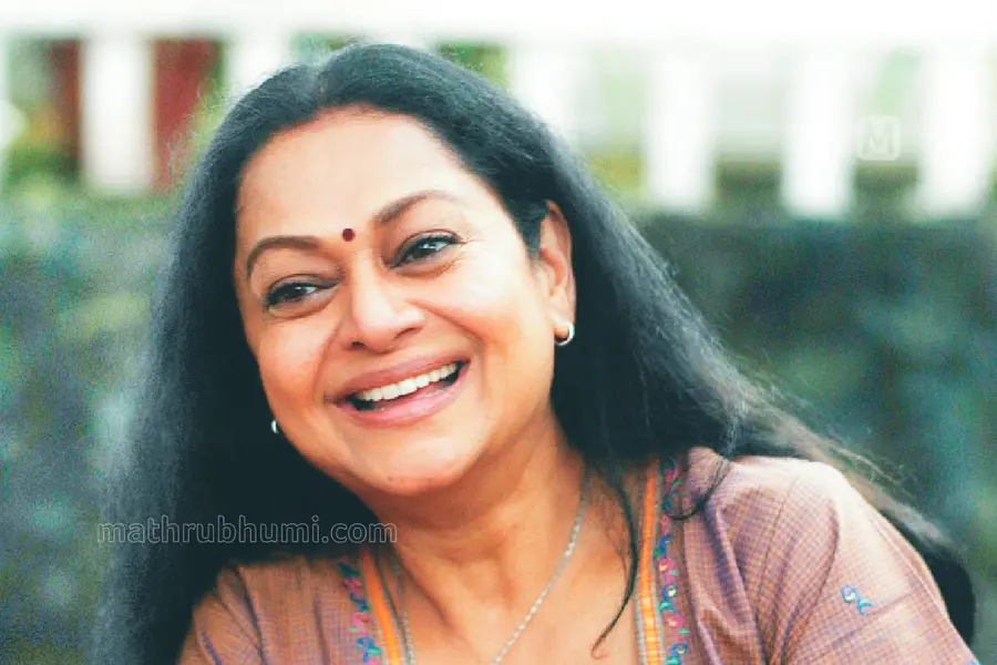 കുടുംബബന്ധങ്ങൾ എന്ന ആശയം ബോളിവുഡിൽ മരിച്ചു, അതുള്ളത് തെന്നിന്ത്യൻ സിനിമകളിൽ -സെറീന വഹാബ്