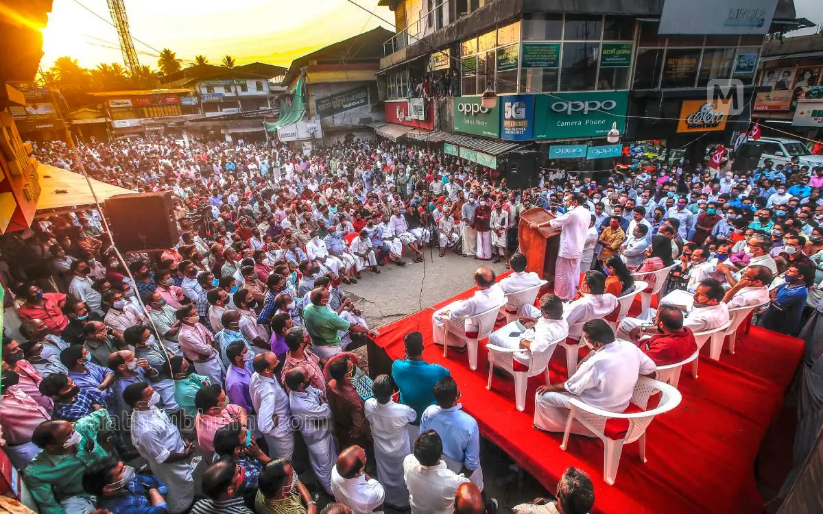 സ്ഥാനാര്ഥി പ്രശ്നവുമായി ബന്ധപ്പെട്ടുണ്ടായ പ്രതിഷേധത്തിന് ശേഷം കുറ്റ്യാടിയില് സിപിഎം നടത്തിയ വിശദീകരണ പൊതുയോഗം(ഫയല് ചിത്രം): സാജന് വി നമ്പ്യാര് \മാതൃഭൂമി
