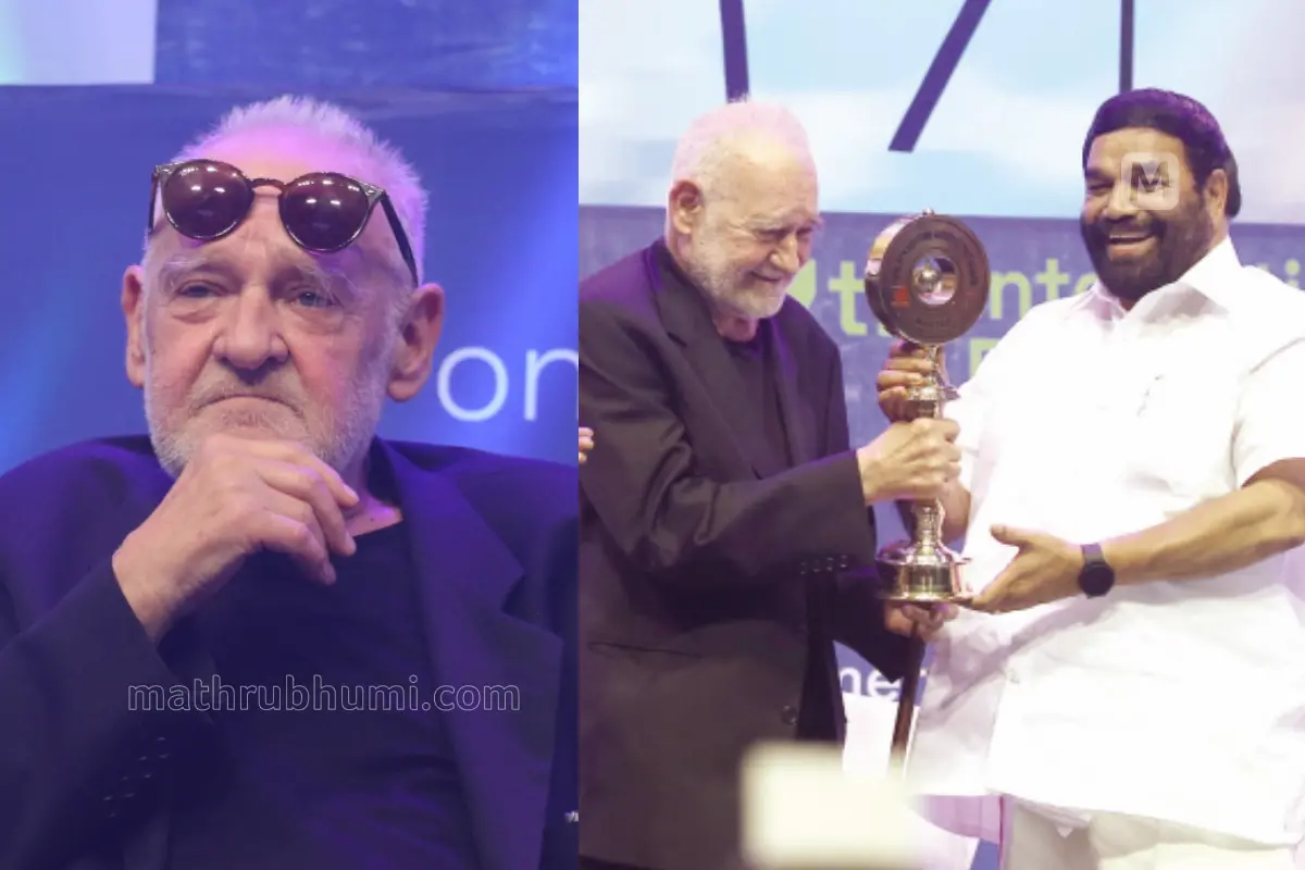 ബേലാ താര്, 27-ാമത് ഐഎഫ്എഫ്കെ ലൈഫ് ടൈം അച്ചീവ്മെന്റ് അവാര്ഡ് ബേലാ താര് വി.എന്. വാസവനില്നിന്ന് ഏറ്റുവാങ്ങുന്നു | Photo: Mathrubhumi