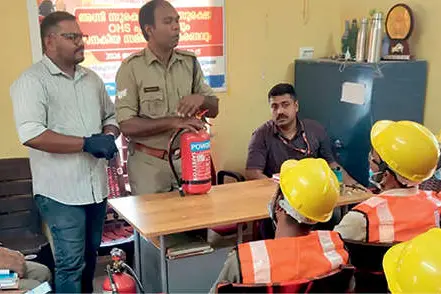 മാലിന്യശേഖരണകേന്ദ്രത്തിലെ തൊഴിലാളികൾക്ക് പരിശീലനം