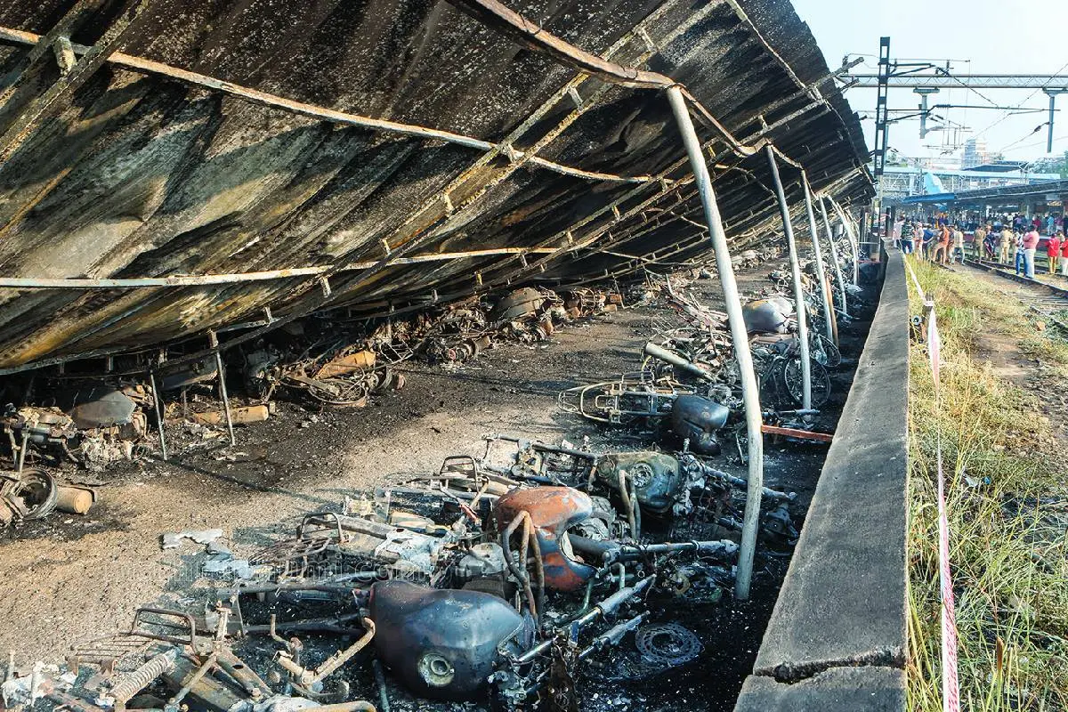 Vehicles destroyed in a fire at the Thrissur railway station parking lot| Photo: Mathrubhumi
