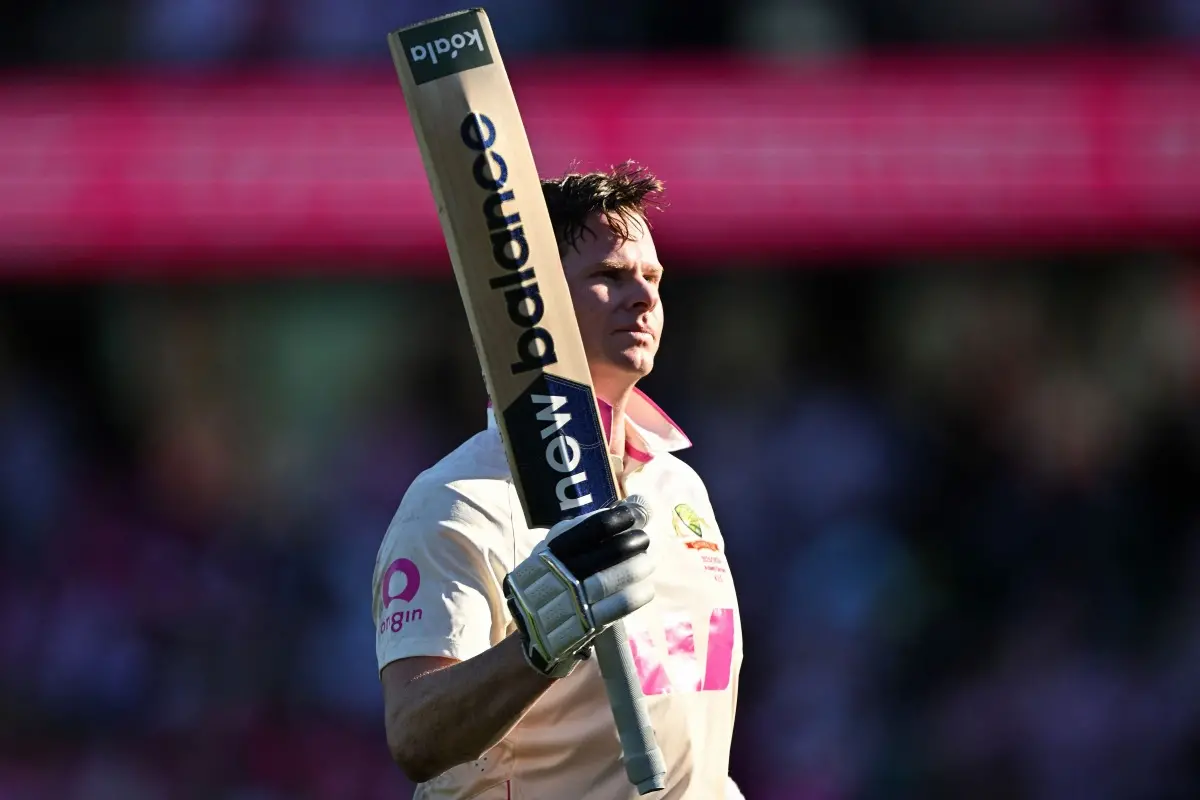 Australia's Steve Smith acknowledges spectators as he walks off the field at the end of day three of the fifth Ashes cricket Test between Australia and England at the Sydney Cricket Ground. | Photo: AFP