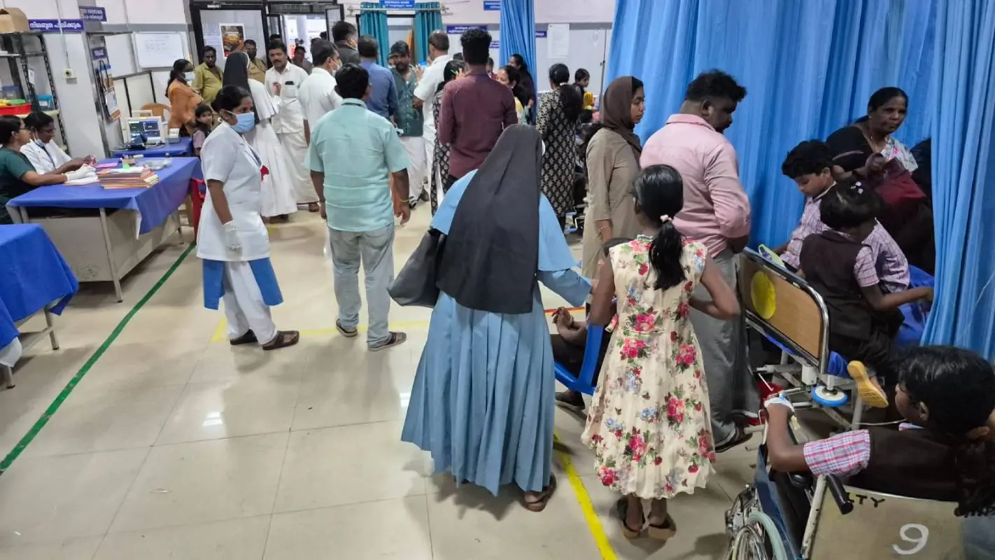 ഭക്ഷ്യവിഷബാധയെത്തുടർന്ന് കുട്ടികളെ പാലാ ജനറൽ ആശുപത്രിയിലേക്ക് മാറ്റിയപ്പോൾ
