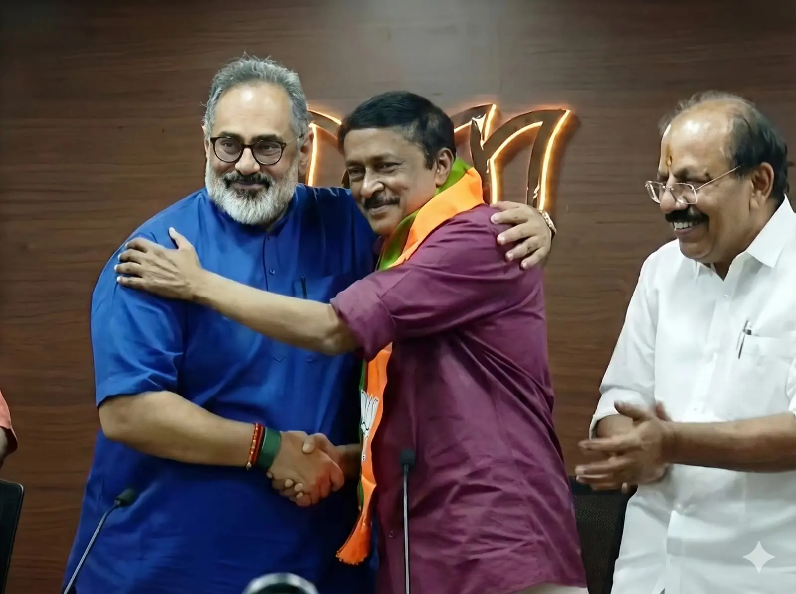 റെജി ലൂക്കോസ് ബിജെപി സംസ്ഥാന അധ്യക്ഷനൊപ്പം