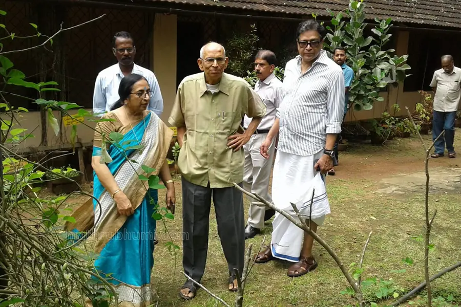 ‘പച്ചപ്പ് നിറഞ്ഞ ഔഷധത്തോട്ടം കാണാൻ ഒരിക്കൽ ഗാഡ്ഗിലെത്തി..’; ഓർമ്മകളിൽ ഡോ. ഇന്ദിര ബാലചന്ദ്രൻ