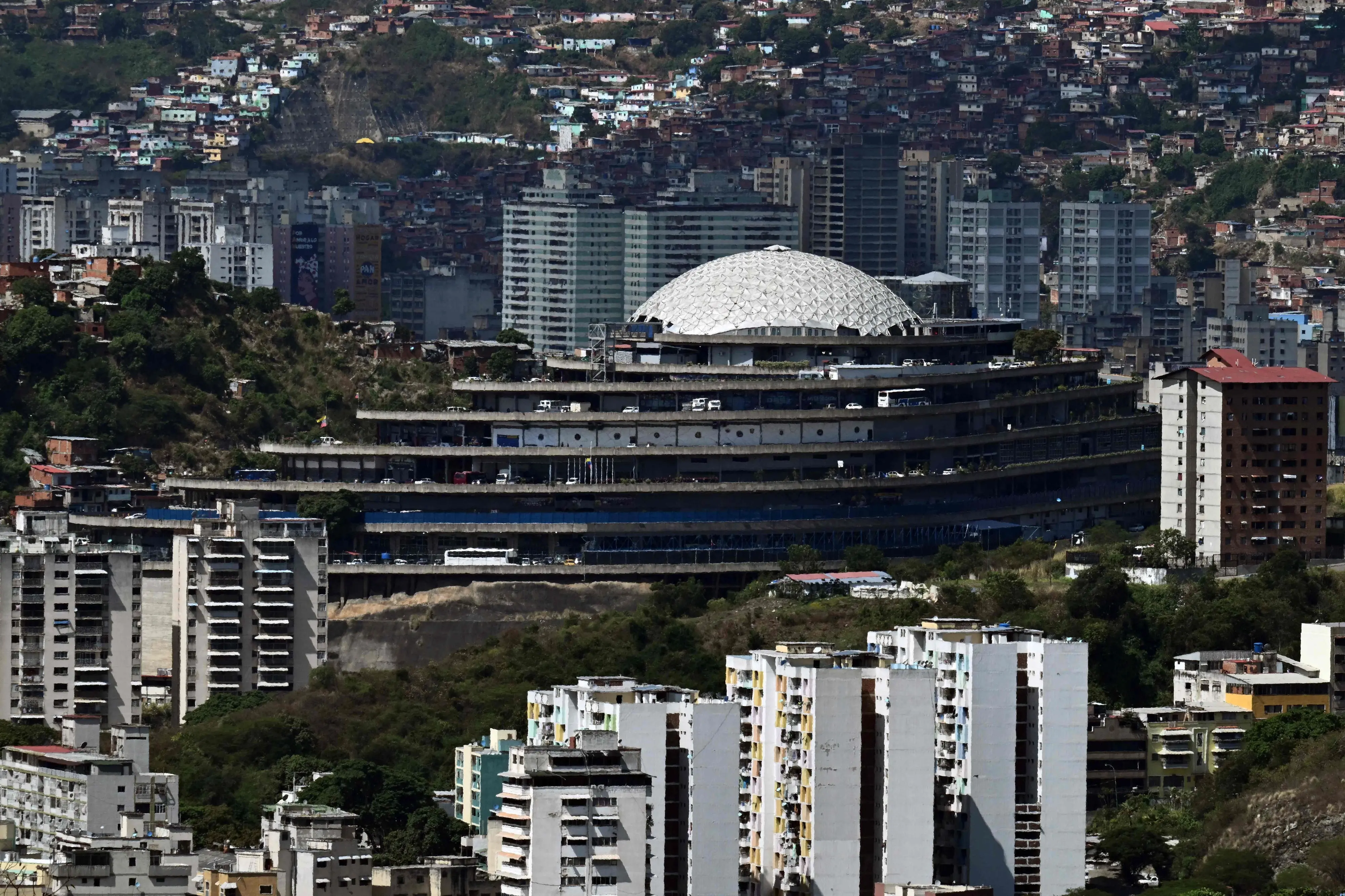 El Helicoide -a facility and prison owned by the Venezuelan government and used for both regular and political prisoners of the Bolivarian National Intelligence Service (SEBIN)- in Caracas.| Photo: AFP