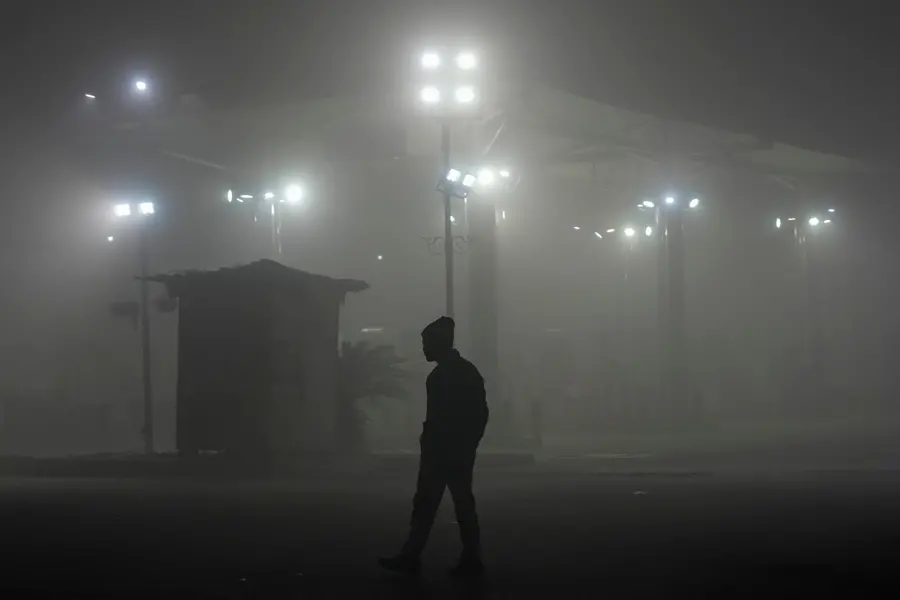 Cold snap deepens: Delhi experiences unforeseen rain amidst alarming 'very poor' air quality levels